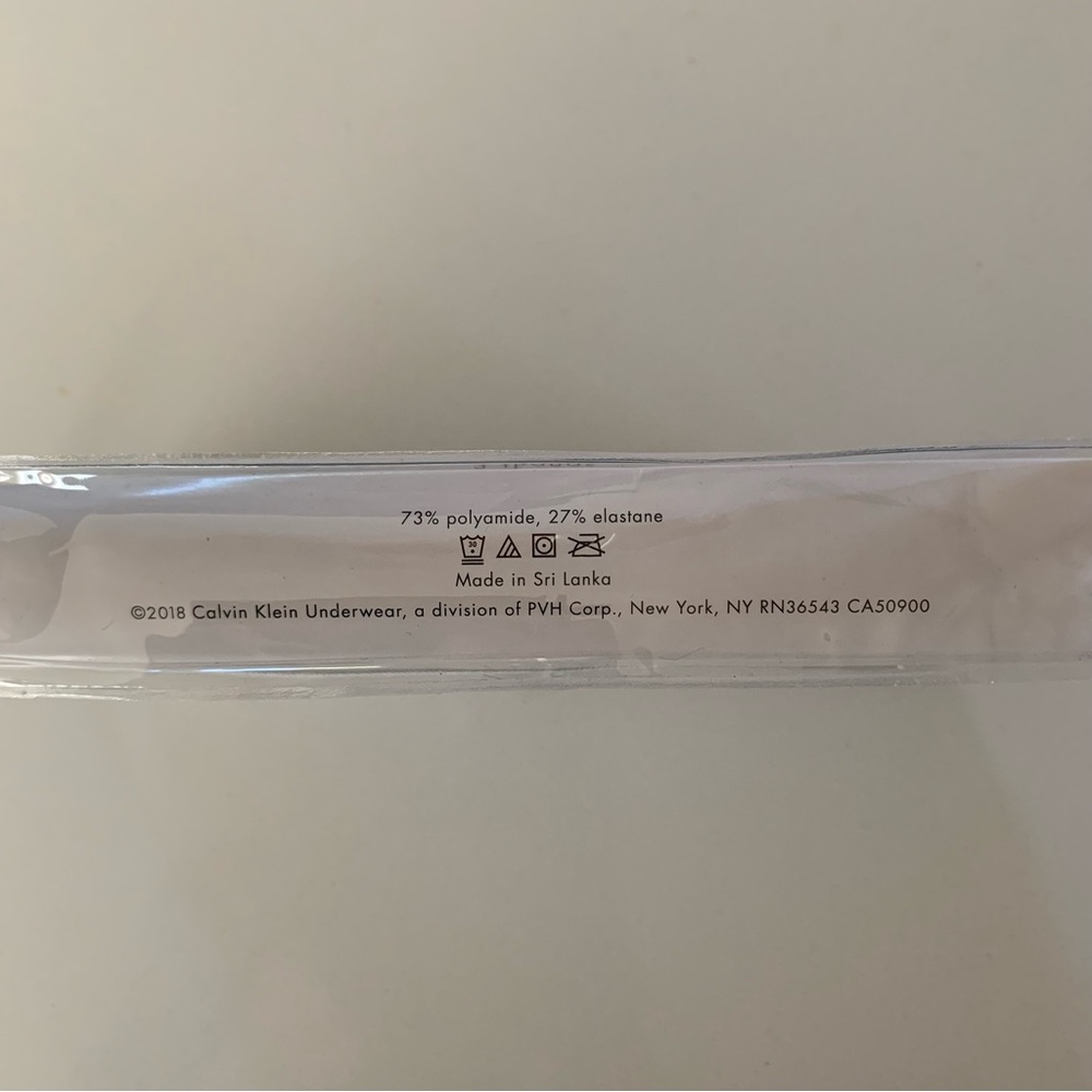 Calvin Klein Women’s Size S Invisible Thong 3-Pack - Picture 3 of 4